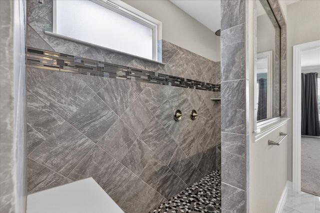 940 Crest Breeze Drive, Fort Worth, TX 76052