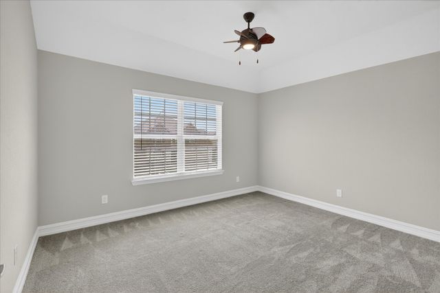 940 Crest Breeze Drive, Fort Worth, TX 76052