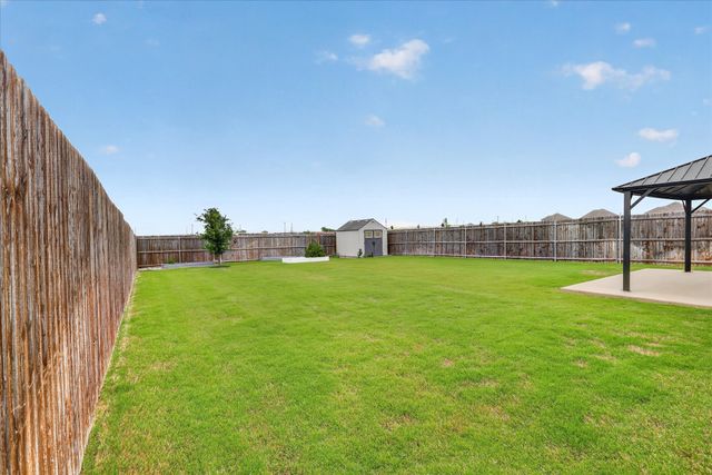 940 Crest Breeze Drive, Fort Worth, TX 76052