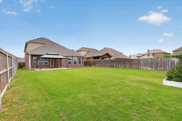 940 Crest Breeze Drive, Fort Worth, TX 76052