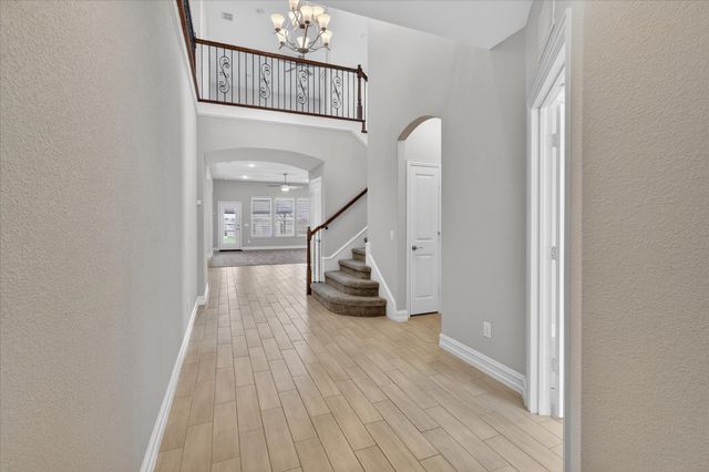 940 Crest Breeze Drive, Fort Worth, TX 76052