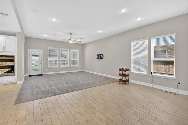 940 Crest Breeze Drive, Fort Worth, TX 76052