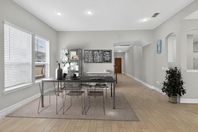 940 Crest Breeze Drive, Fort Worth, TX 76052