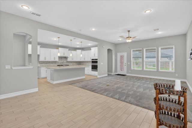 940 Crest Breeze Drive, Fort Worth, TX 76052