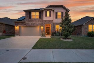 940 Crest Breeze Drive, Fort Worth, TX 76052