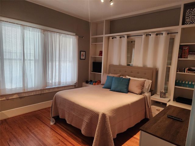 1754 Hawthorne Street, Houston, TX 77098