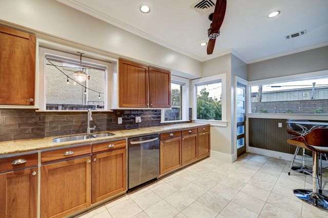 1754 Hawthorne Street, Houston, TX 77098