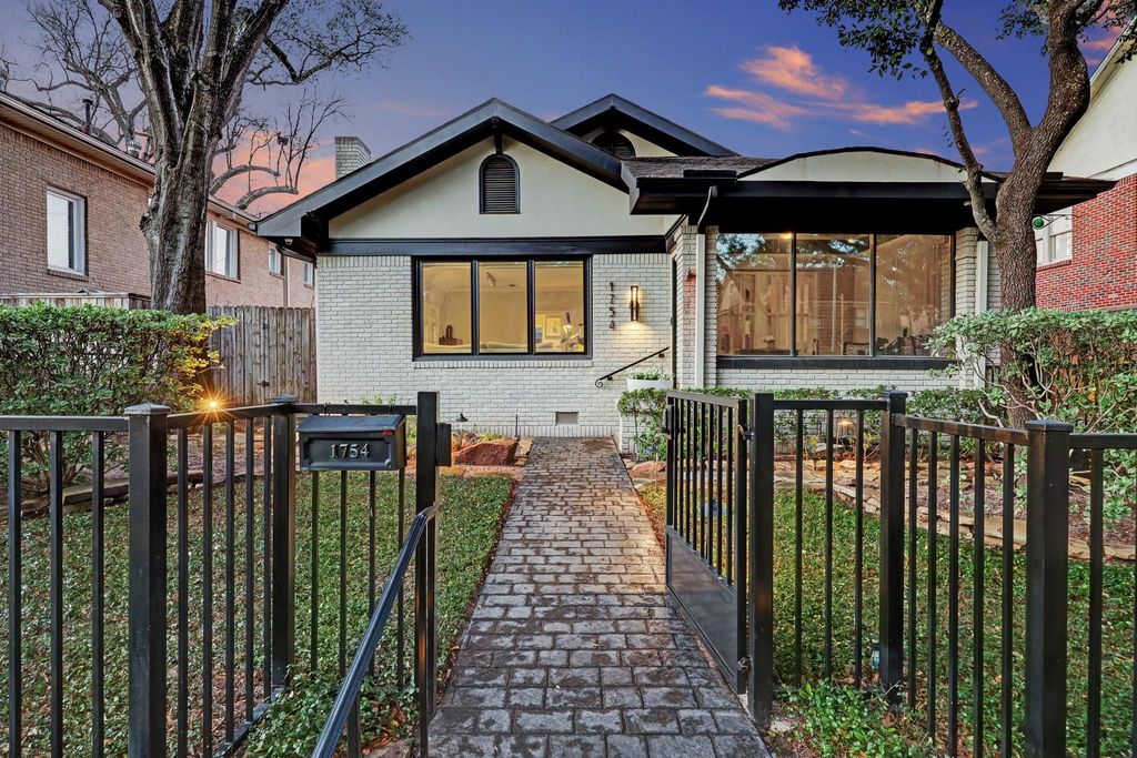 1754 Hawthorne Street, Houston, TX 77098