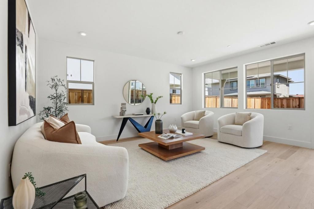 Image 4 of property listing at 7376 Ailes Court, Gilroy, CA 95020