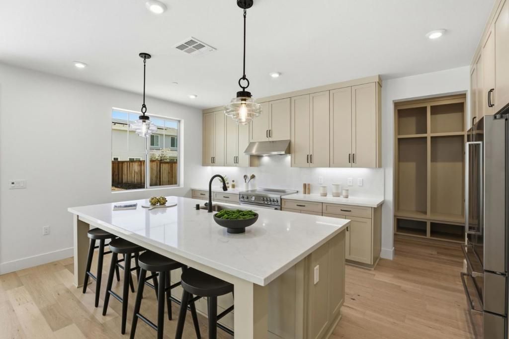 Image 8 of property listing at 7376 Ailes Court, Gilroy, CA 95020