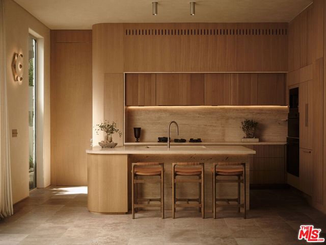 8164 Waring Avenue, Los Angeles, CA 90046