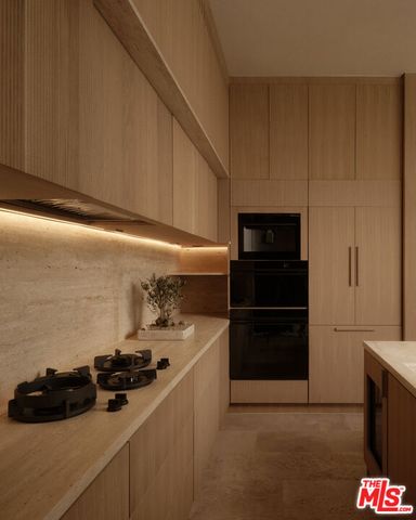 8164 Waring Avenue, Los Angeles, CA 90046