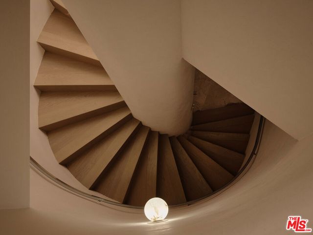 8164 Waring Avenue, Los Angeles, CA 90046