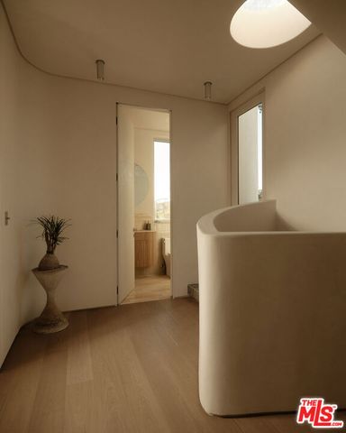 8164 Waring Avenue, Los Angeles, CA 90046