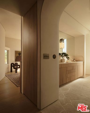 8164 Waring Avenue, Los Angeles, CA 90046