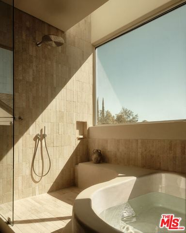 8164 Waring Avenue, Los Angeles, CA 90046