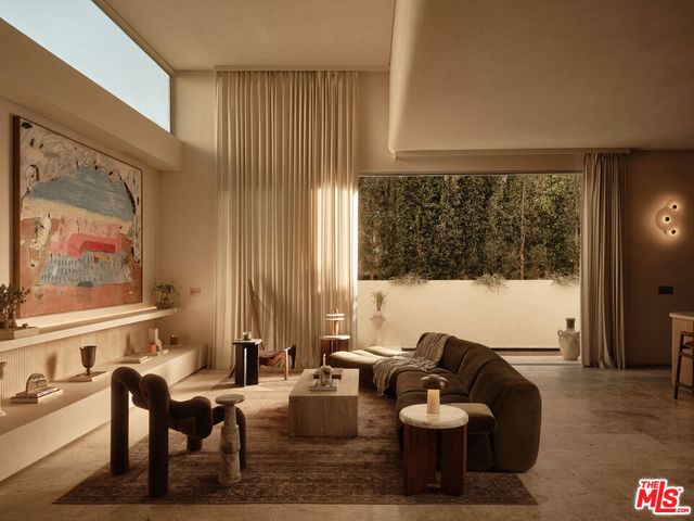 8164 Waring Avenue, Los Angeles, CA 90046