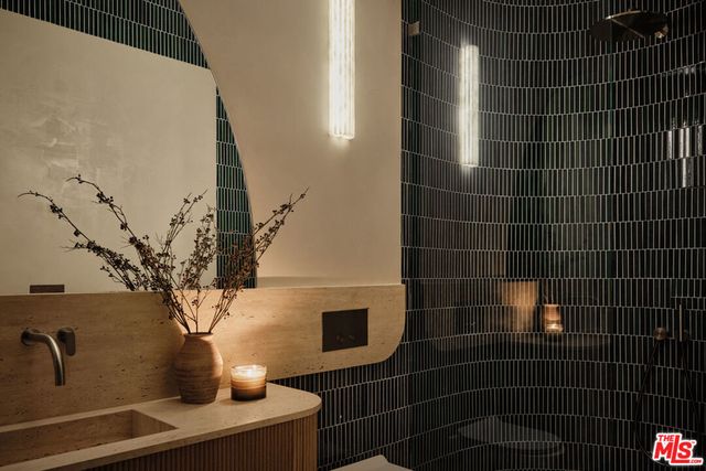 8164 Waring Avenue, Los Angeles, CA 90046