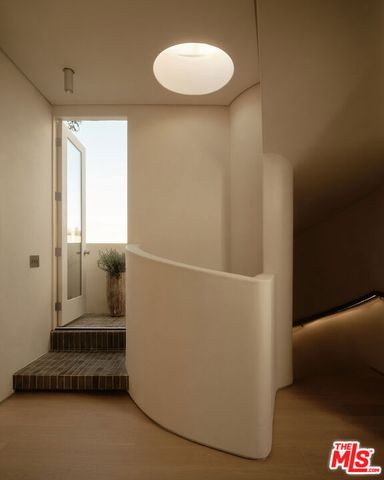 8164 Waring Avenue, Los Angeles, CA 90046