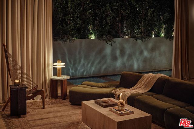 8164 Waring Avenue, Los Angeles, CA 90046