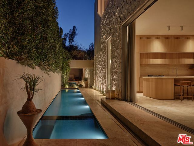 8164 Waring Avenue, Los Angeles, CA 90046