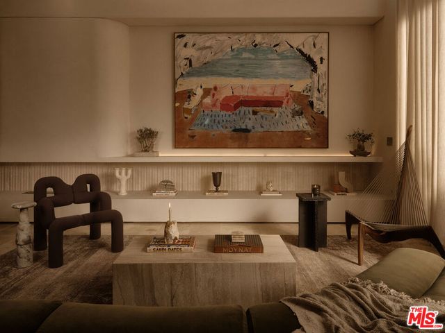 8164 Waring Avenue, Los Angeles, CA 90046