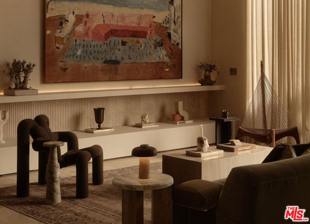 8164 Waring Avenue, Los Angeles, CA 90046