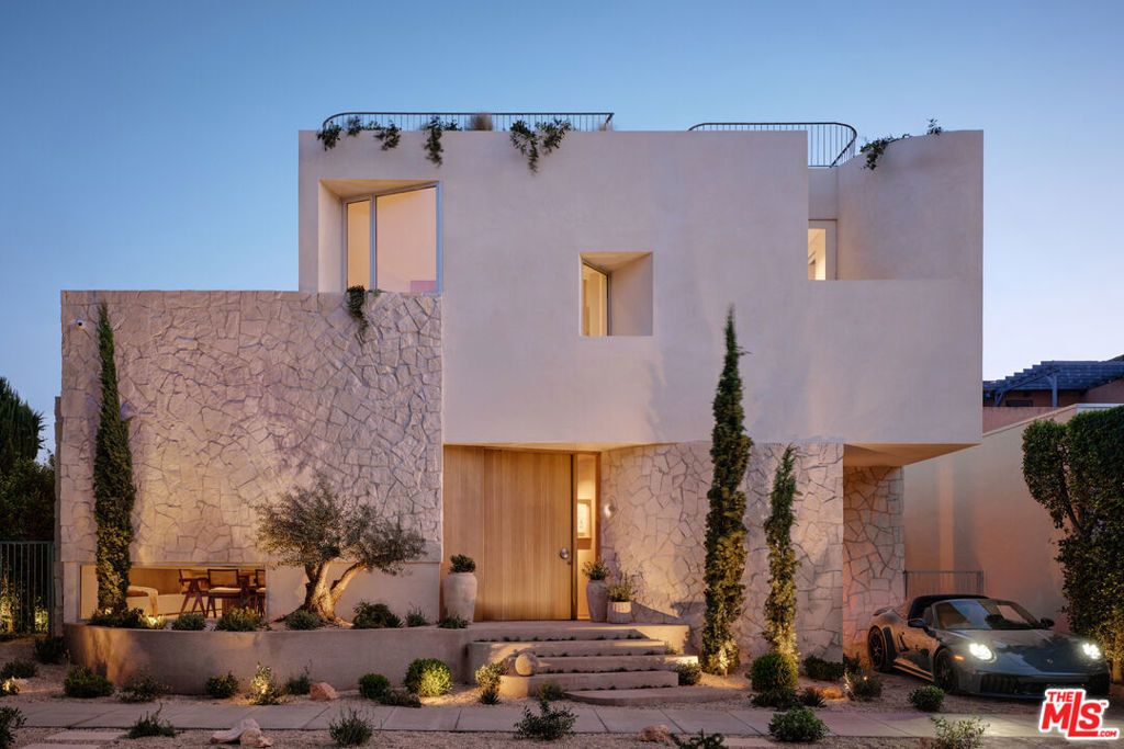 8164 Waring Avenue, Los Angeles, CA 90046