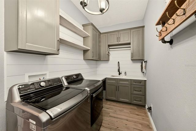 6951 CRESTPOINT DRIVE, Apollo Beach, FL 33572