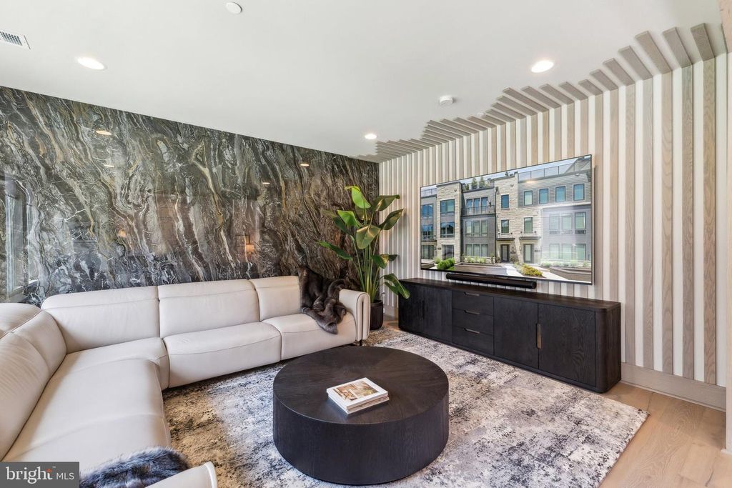 6924 VICEROY ALLEY, Bethesda, MD 20817