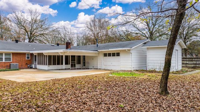 1205 Salem, Conway, AR 72034