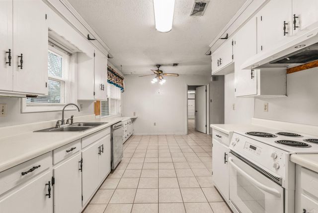 1205 Salem, Conway, AR 72034