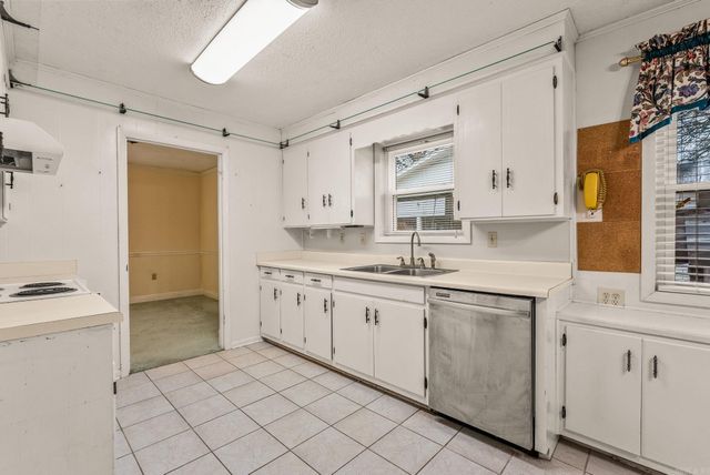 1205 Salem, Conway, AR 72034