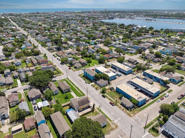 1213 55th Street, Galveston, TX 77551