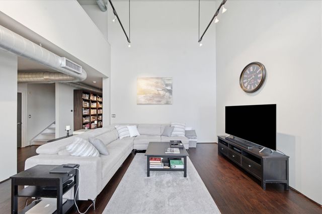 1005 S Shepherd Drive 818, Houston, TX 77019