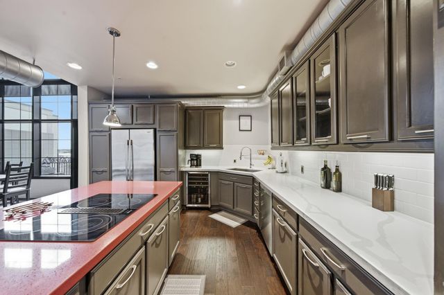 1005 S Shepherd Drive 818, Houston, TX 77019