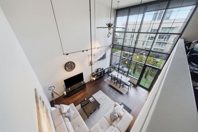 1005 S Shepherd Drive 818, Houston, TX 77019