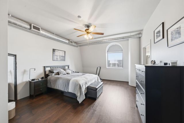 1005 S Shepherd Drive 818, Houston, TX 77019