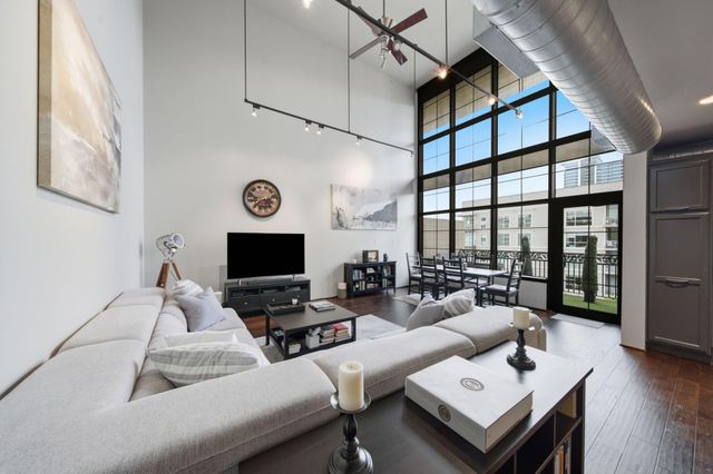 1005 S Shepherd Drive 818, Houston, TX 77019