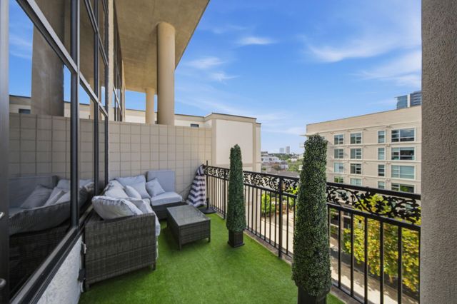 1005 S Shepherd Drive 818, Houston, TX 77019