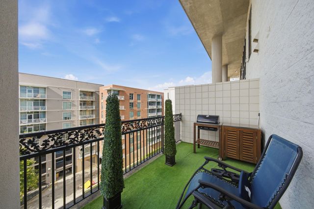 1005 S Shepherd Drive 818, Houston, TX 77019