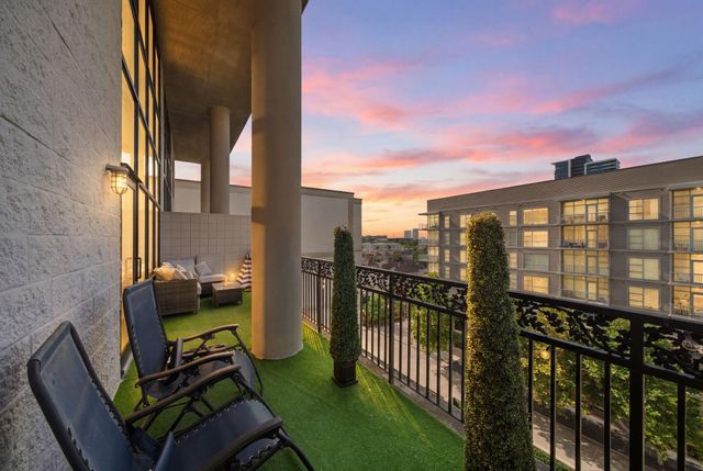 1005 S Shepherd Drive 818, Houston, TX 77019