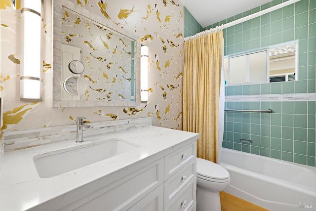 146 White Oak Dr, Santa Rosa, CA 95409