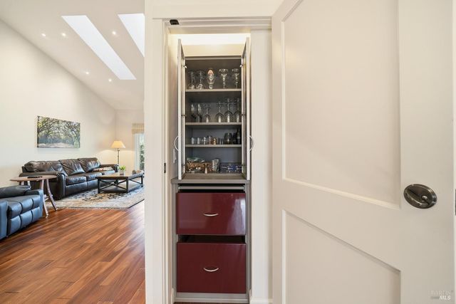 146 White Oak Dr, Santa Rosa, CA 95409