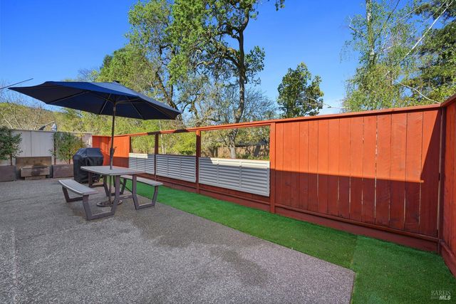 146 White Oak Dr, Santa Rosa, CA 95409