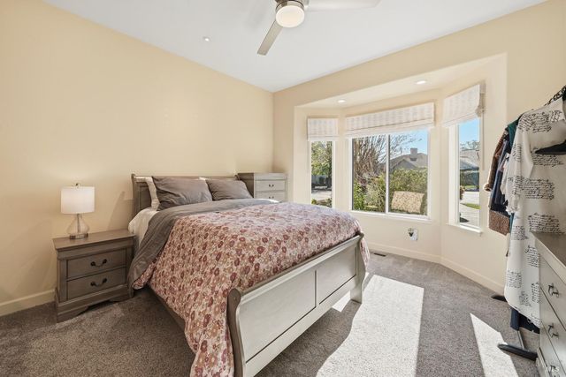 146 White Oak Dr, Santa Rosa, CA 95409