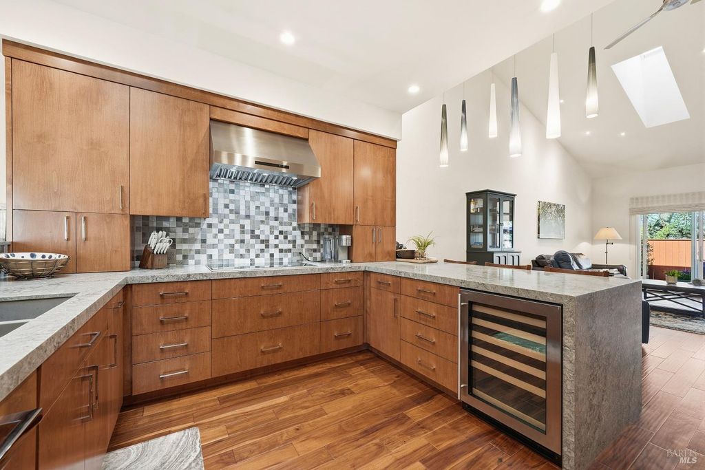 146 White Oak Dr, Santa Rosa, CA 95409