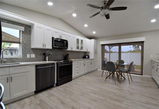 6550 Country Wood Way, Delray Beach, FL 33484