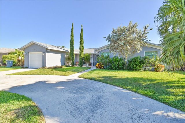 6550 Country Wood Way, Delray Beach, FL 33484