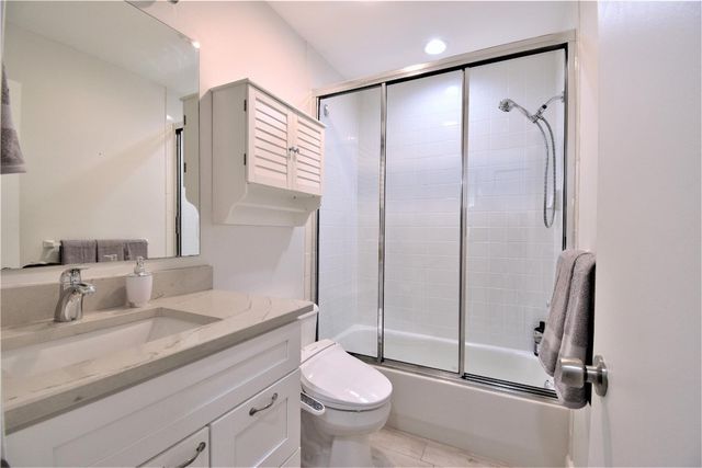 6550 Country Wood Way, Delray Beach, FL 33484